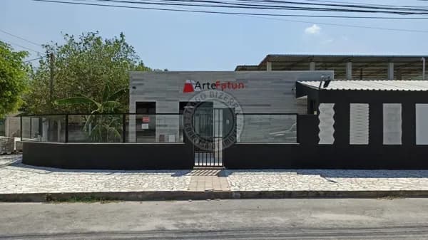 Galpão Comercial Moderno com Potencial Incrível!