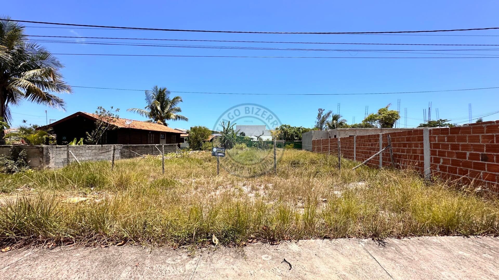 Terreno na quadra da praia de Itaipuaçú
