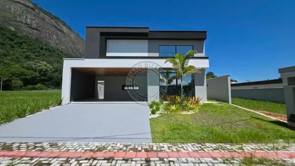 Casa Moderna com Piscina e Alto Padrão de Acabamento | 3 Quartos (1 Suíte com Closet) | 187m² Construídos