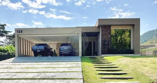 Casa no condomínio Pedra Verde, UBATIBA.