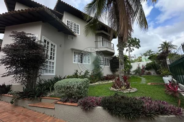 Casa com 4 Quartos à Venda no Centro de Maricá