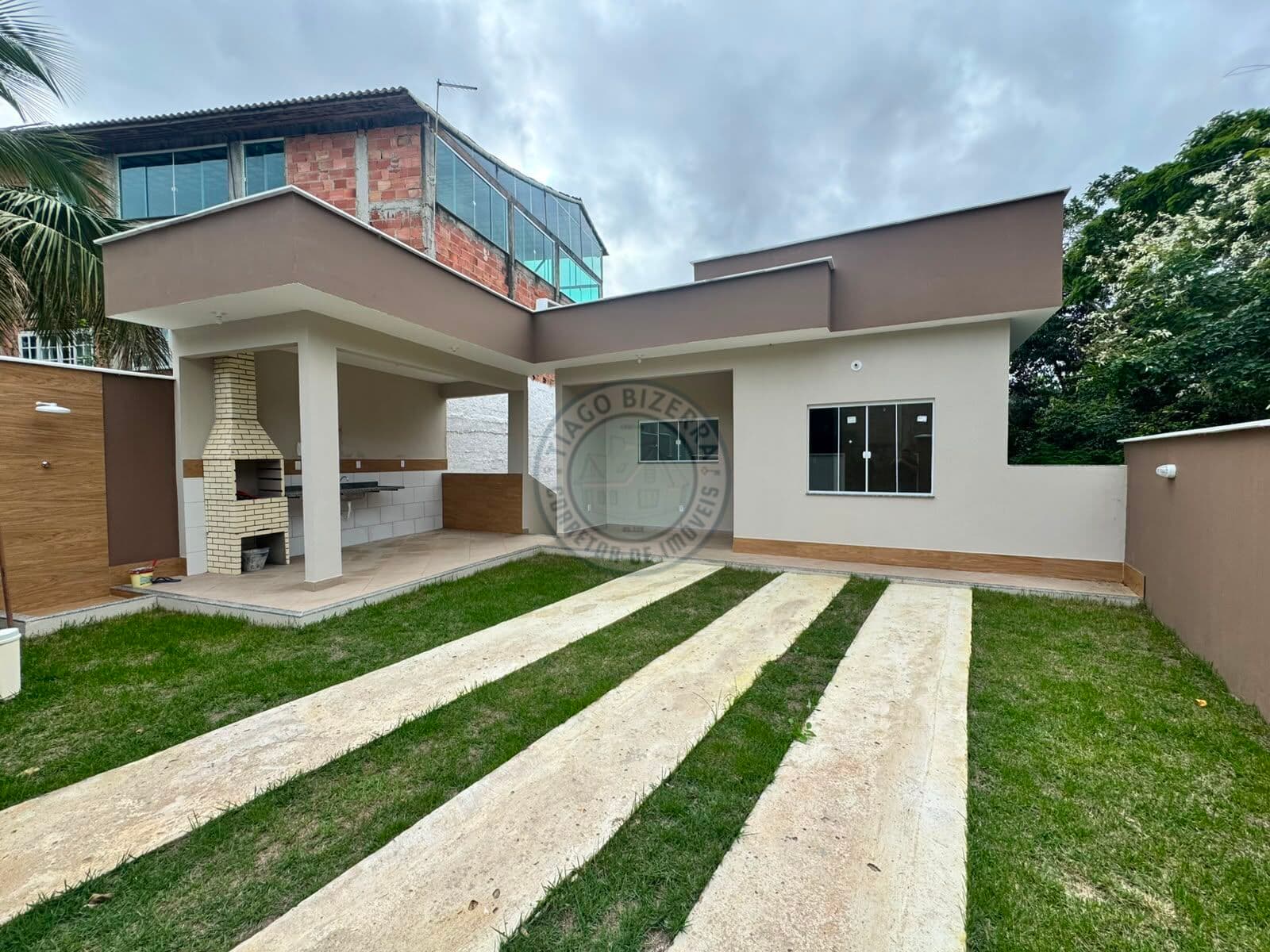 Casa com Vista para a Lagoa, Amplo Terreno e Grande Potencial de Expansão
