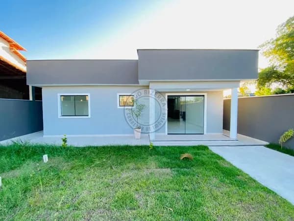 Casa completa a poucos passos da praia em Itaipuaçu!