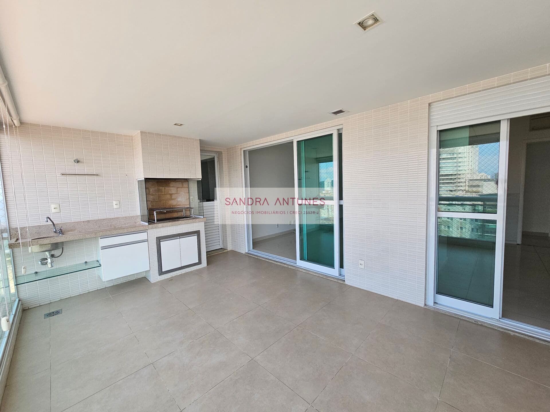 Venda-Apartamento Alto Padrão em Aparecida, com 03 súites, Terraço Gourmet -Santos/SP