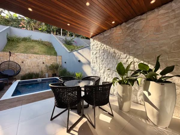 Casa Alto Padrão Mobiliada com Piscina no Bom Retiro