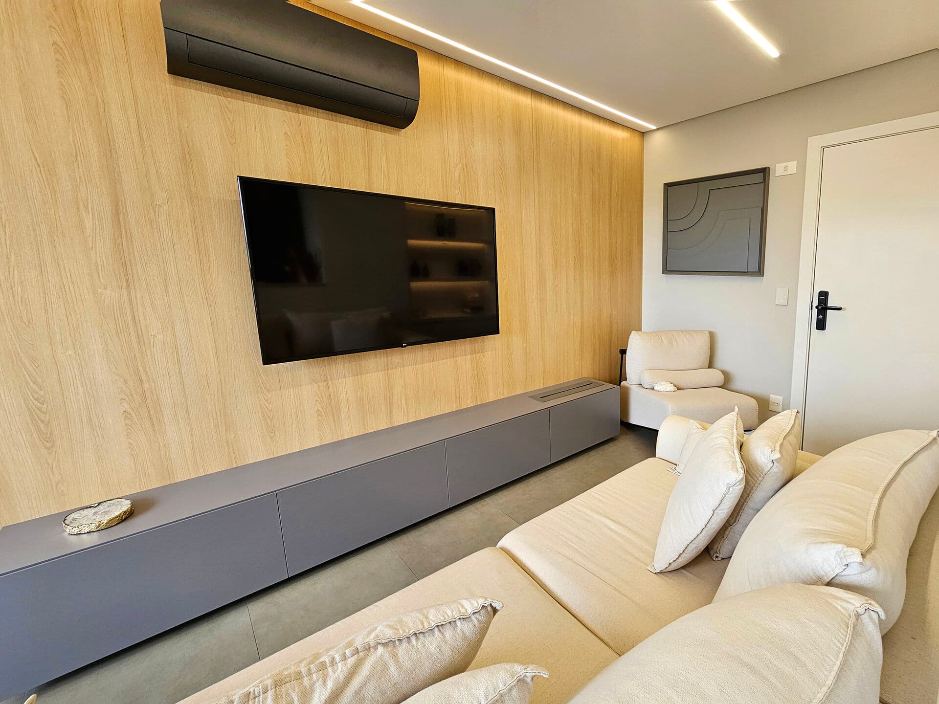 Apartamento mobiliado à venda no Morse 282, no bairro Anita Garibaldi.