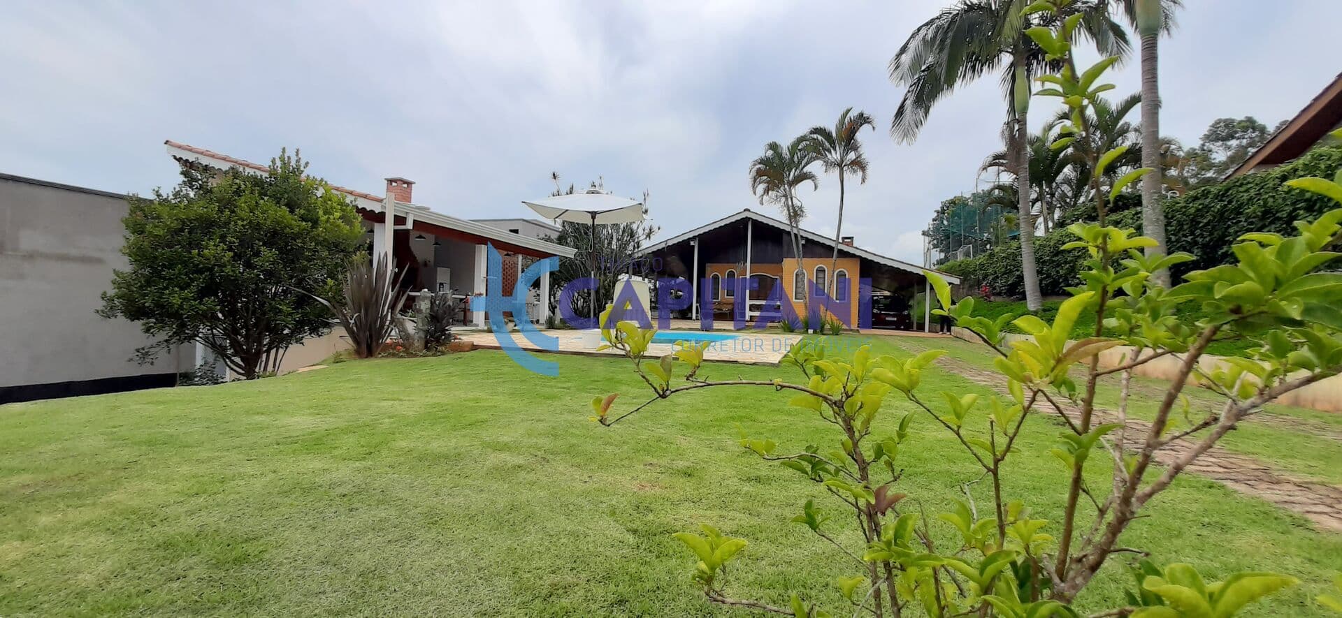 Chácara a venda com 200m² construídos sendo 3 suítes - condomínio fechado Atibaia - SP