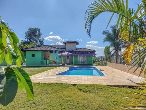 Casa c/ 221 m² - 3 dormitórios + Piscina + ampla área verde - Condomínio Alpes D"Ouro - Município vizinho de Atibaia