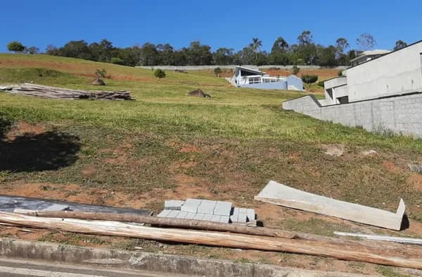 Terreno c/ 600m² leve aclive em Condominio Quintas da Boa Vista, Atibaia/SP