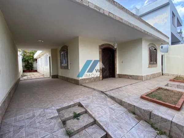 Casa plana á venda Itapoã