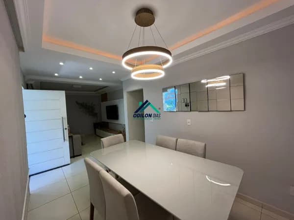 Linda Casa Linear em Condomínio