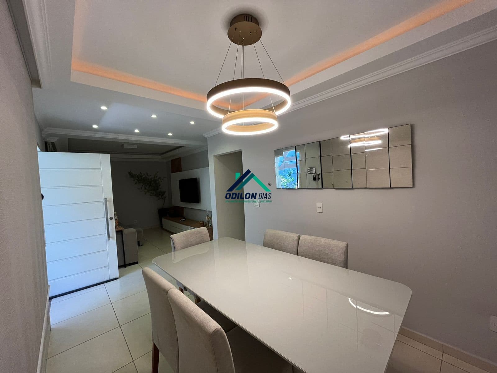 Linda Casa Linear em Condomínio