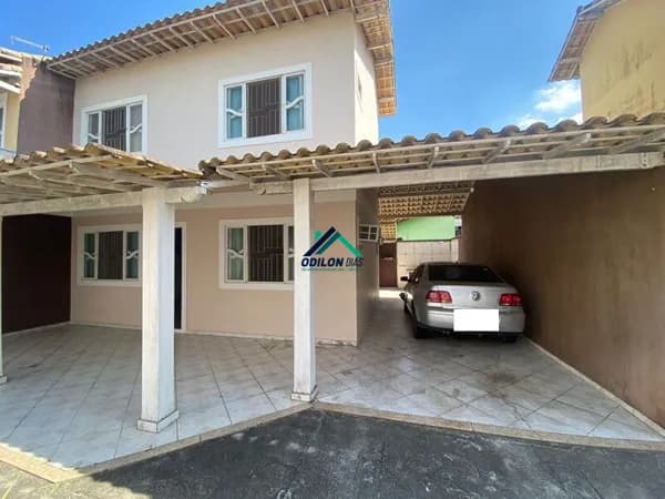 Ótima Casa Duplex em Condomínio