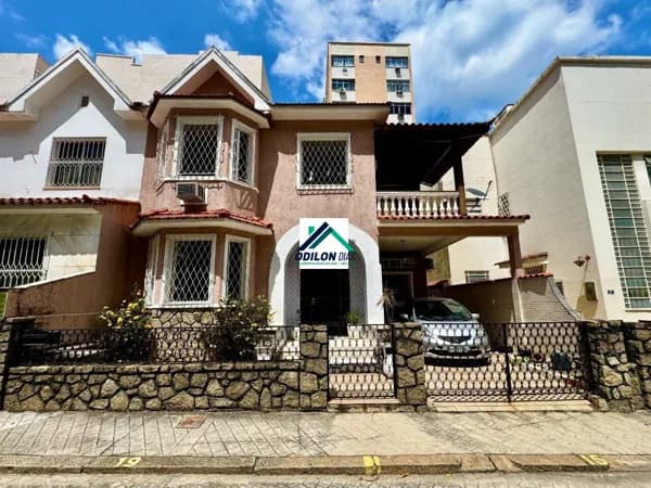 Excelente Casa Duplex em Condomínio na Tijuca