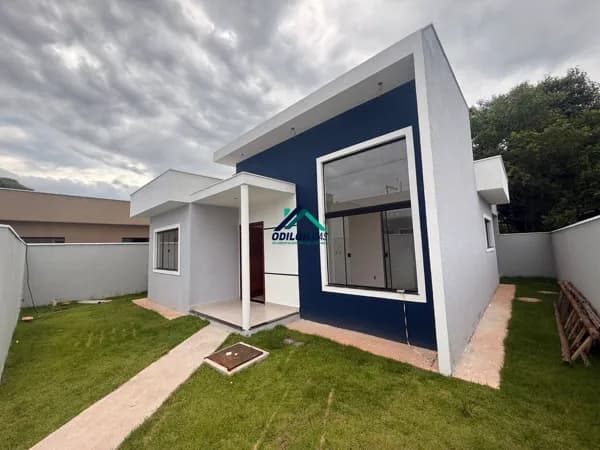 Moderna Casa Linear no Residencial Rio das Ostras