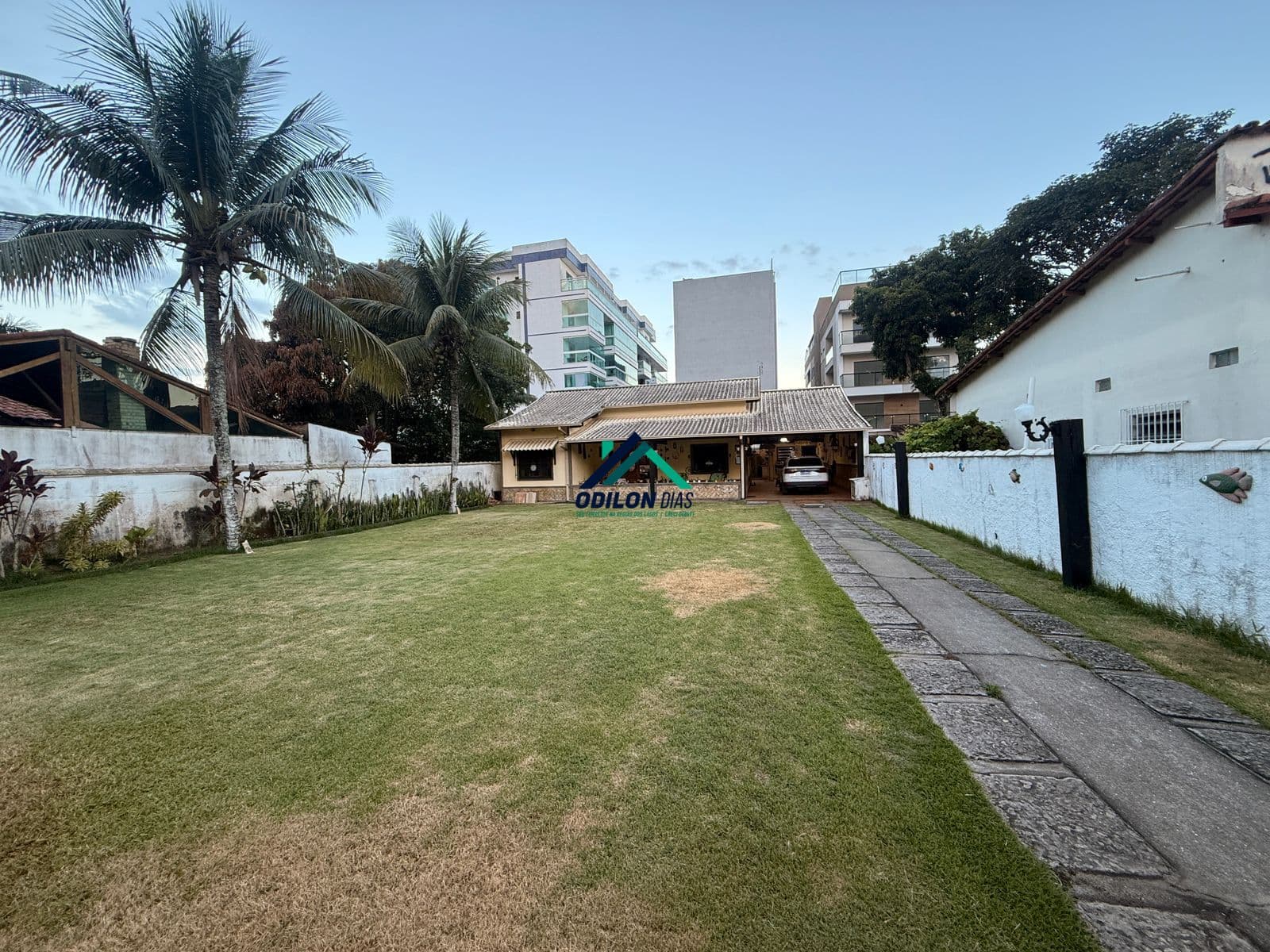 Ampla Casa Linear e Independente em Costa Azul