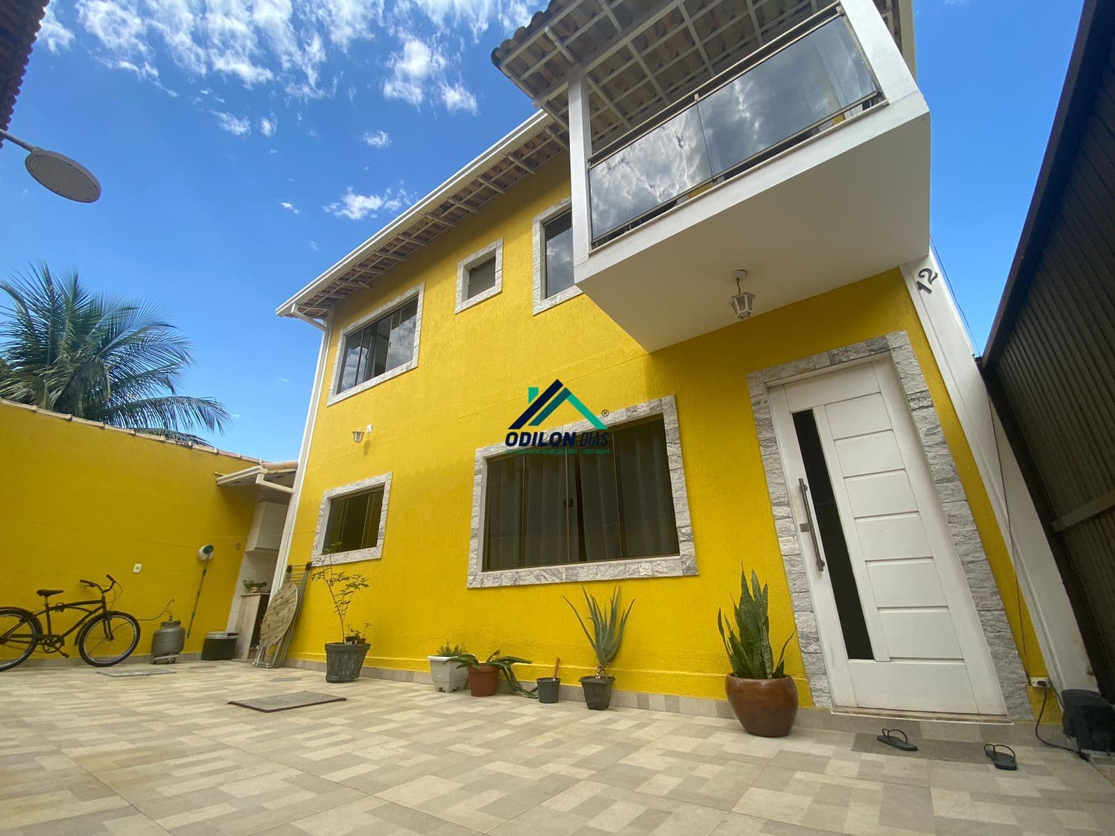 Linda Casa Duplex em Condomínio