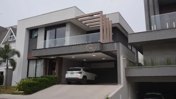 Sobrado em Curitiba - Uberaba