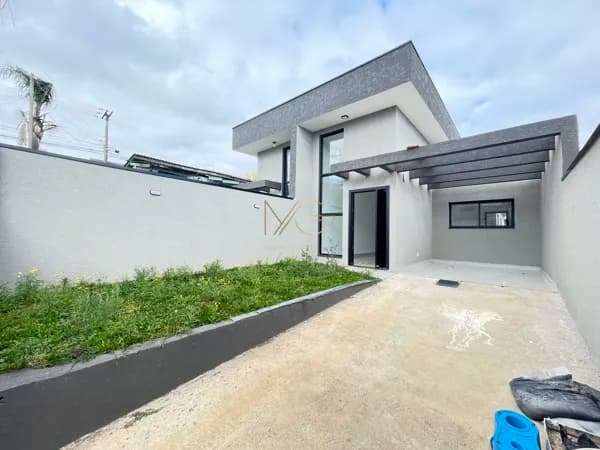 Casa com edícula e quintal