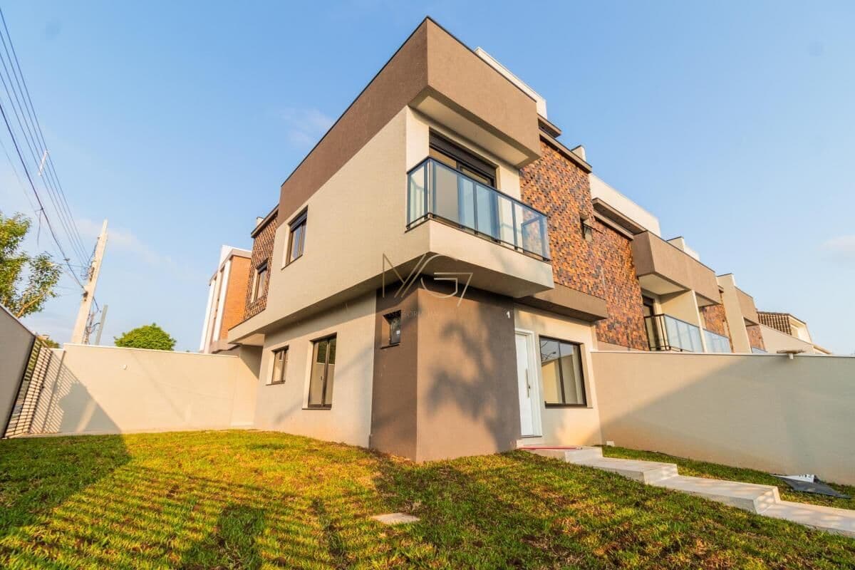 Sobrado Triplex no Uberaba - Curitiba/PR. R$ 799.000,00.