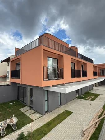 Sobrado Tríplex no Pilarzinho. R$ 899.000,00.