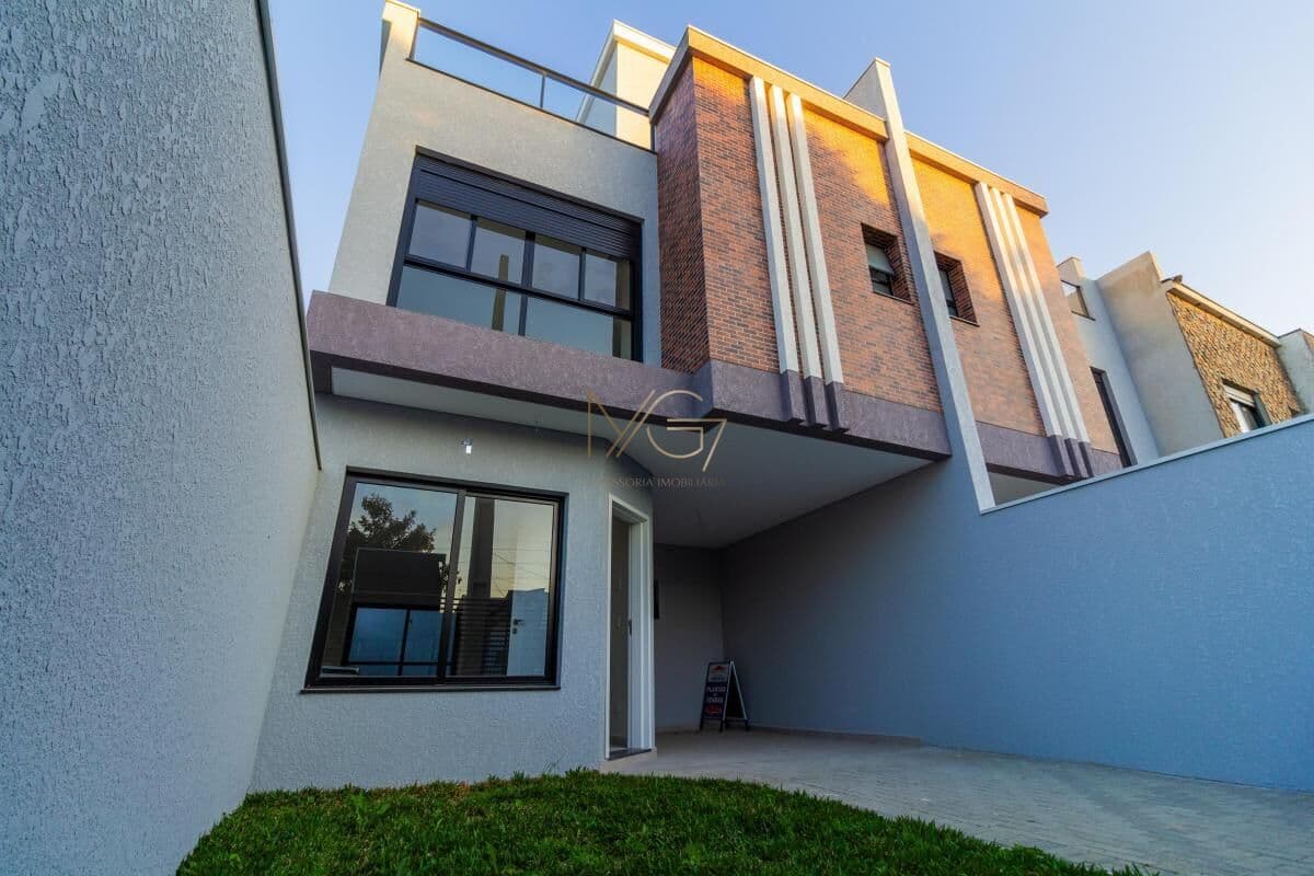 Triplex de frente no Uberaba - Curitiba/PR. R$ 725.000,00