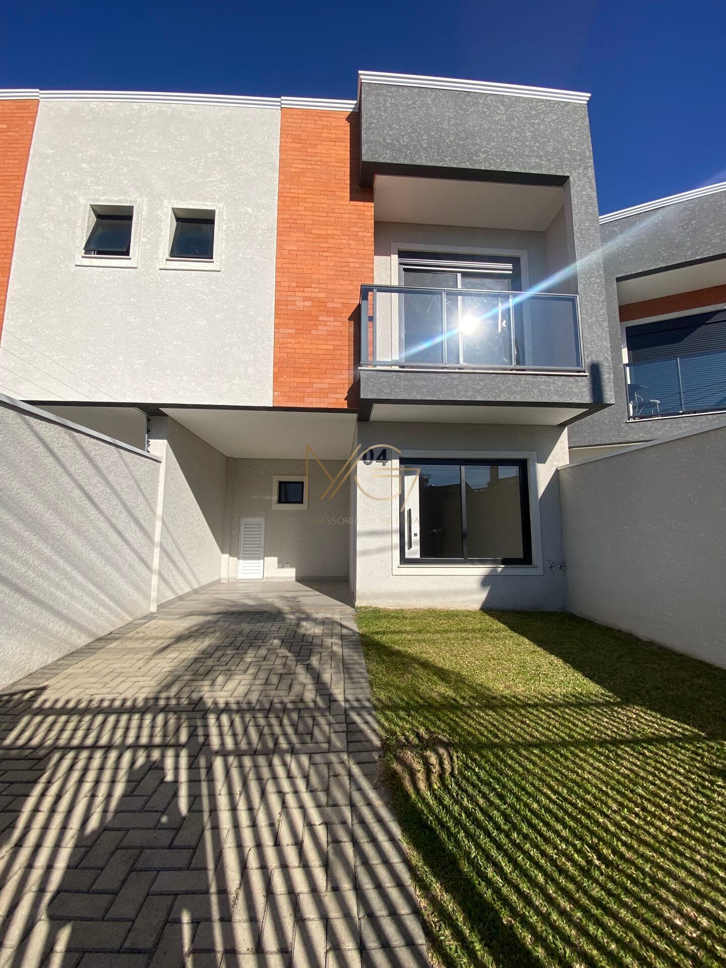 Excelente Sobrado não Geminado, localizado no Bairro Boqueirão