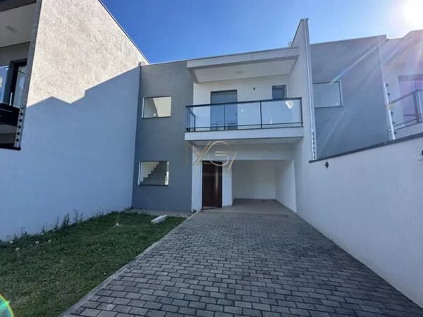 Sobrado no Centro de Pinhais/PR. R$ 690.000,00.
