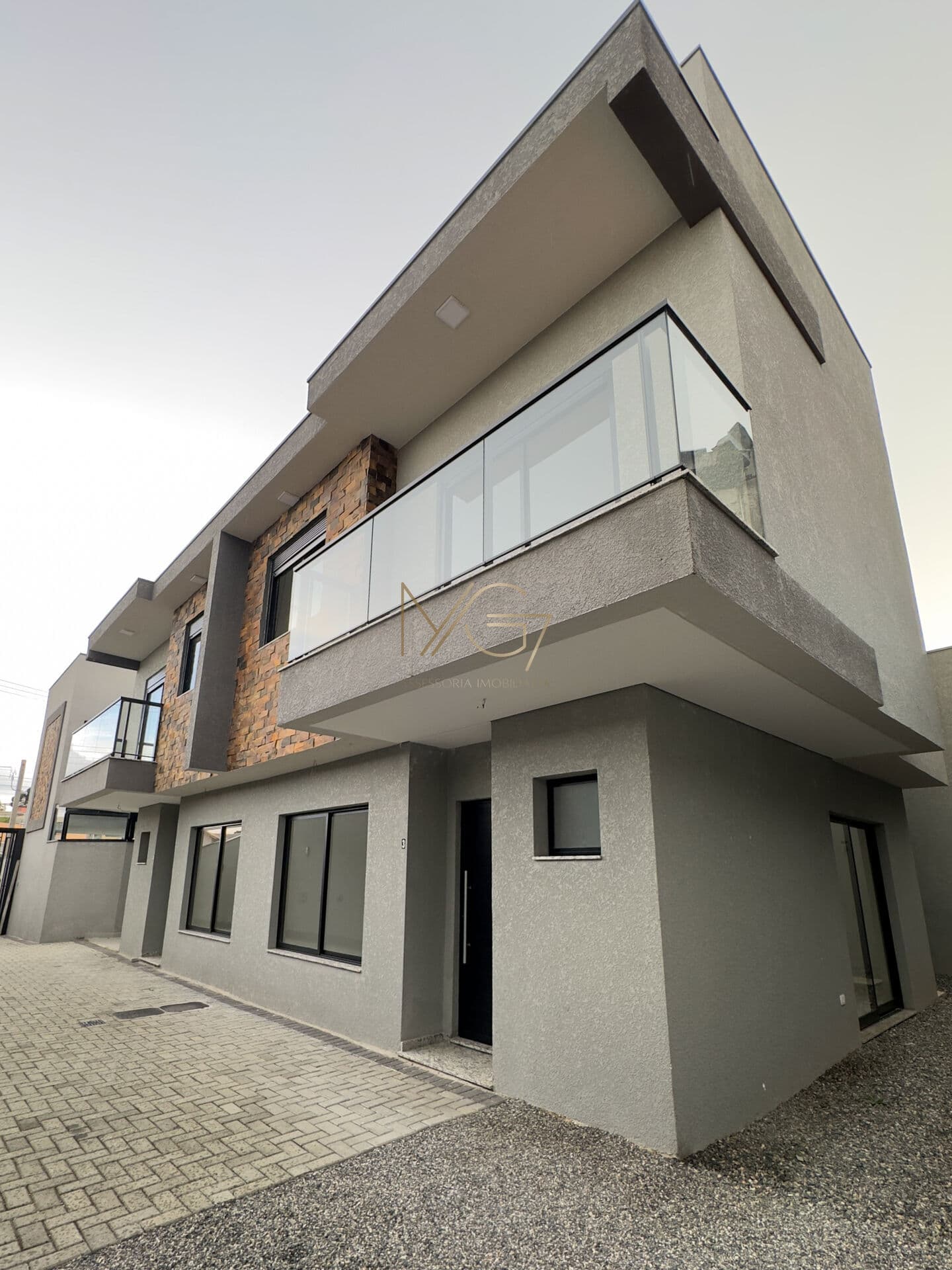 Sobrado com 3 quartos (suíte), terraço com churrasqueira à venda por R$ 630.000 - Boqueirão - Curitiba/PR