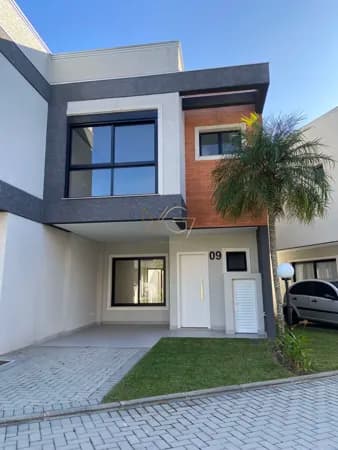 Sobrado em Condomínio Semi mobiliado no bairro Boqueirão