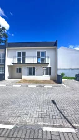 Sobrado Novo em Condomínio com Quintal – Santa Cândida | Curitiba/PR.