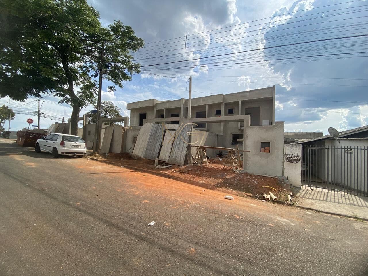 Sobrado em Condomínio no Xaxim.