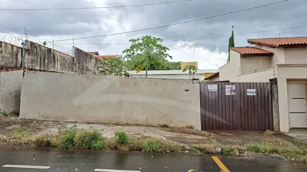 Casa em Passos - Novo Mundo