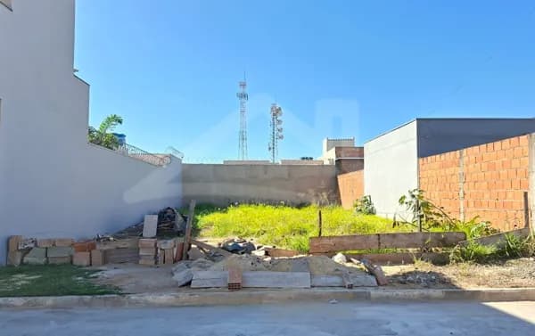 Lote/Terreno em Passos - Parque Tropical