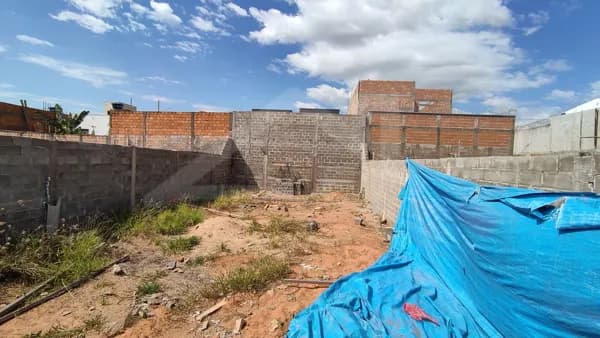 Lote/Terreno em Passos - Parque Tropical