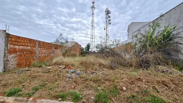 Lote/Terreno em Passos - Parque Tropical