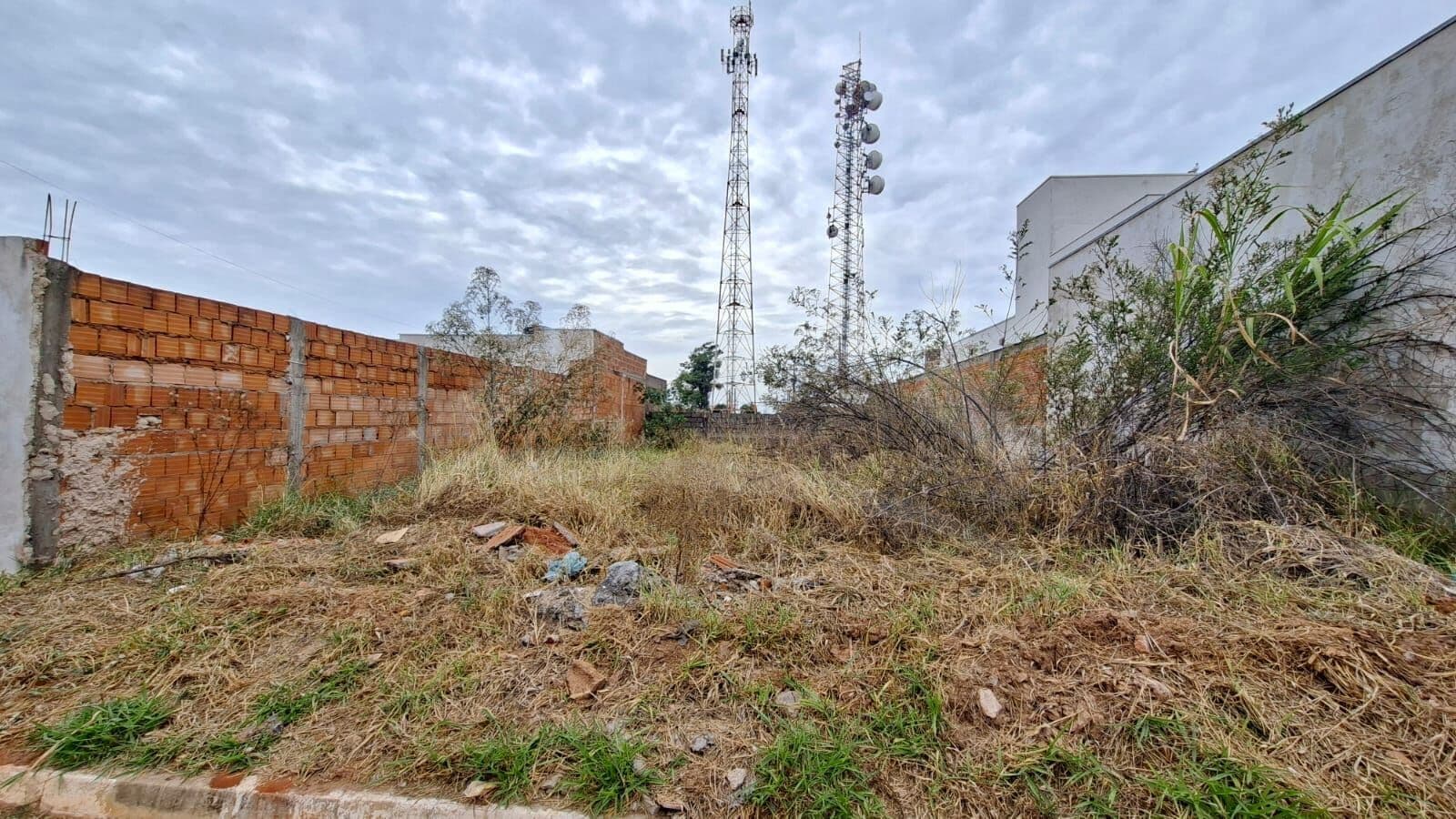 Lote/Terreno em Passos - Parque Tropical