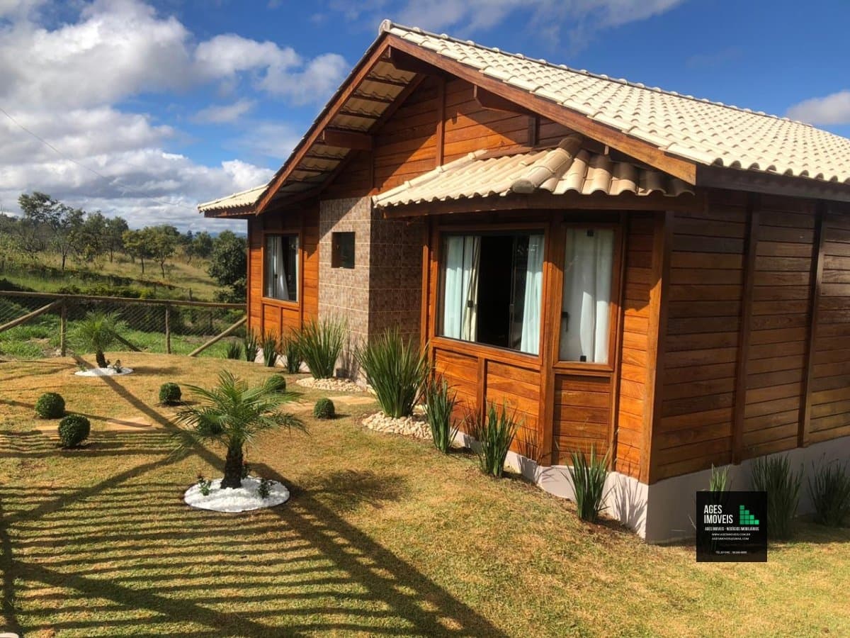 Casa Madeira para Venda em Aldeia do Engenho Confins-MG