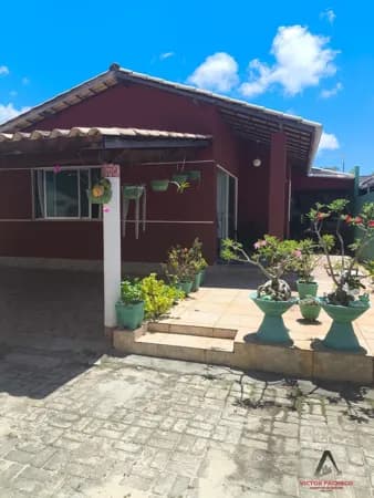 Linda casa com energia solar e 3/4, sendo 1 suite e outra suite canadense.