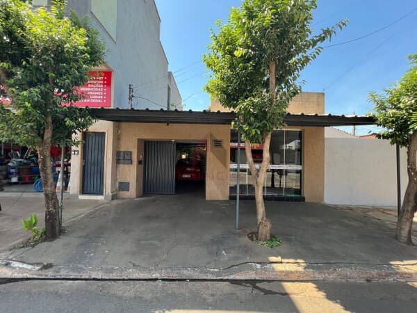 CASA COM PONTO DE COMERCIO NA FRENTE NA RUA SÃO DOMINGOS