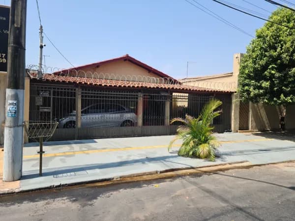 ✨ Casa De 4 Quartos no Setor dos Funcionários ✨