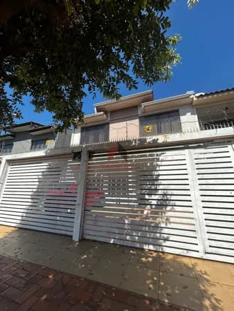 ✨ Lindo sobrado com acabamento no porcelanato e usina fotovoltaica!✨
