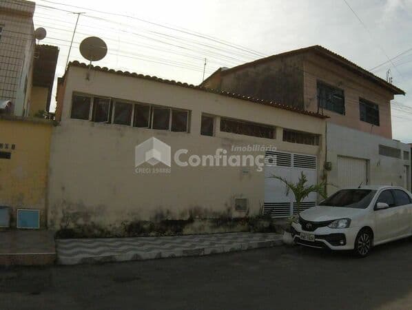 Casa Plana à Venda no Alvaro Weyne em Fortaleza/CE