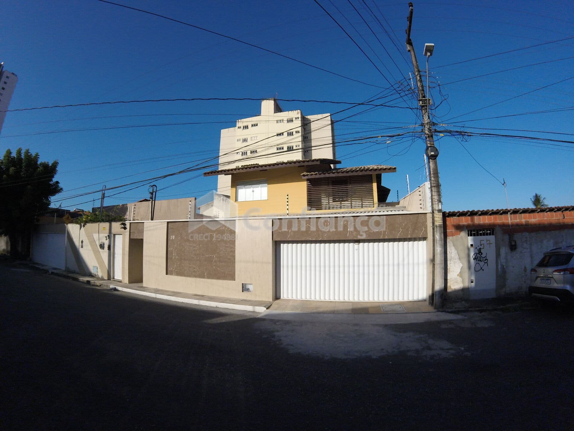 Casa Alto Padrão à Venda na Parquelândia em Fortaleza/CE