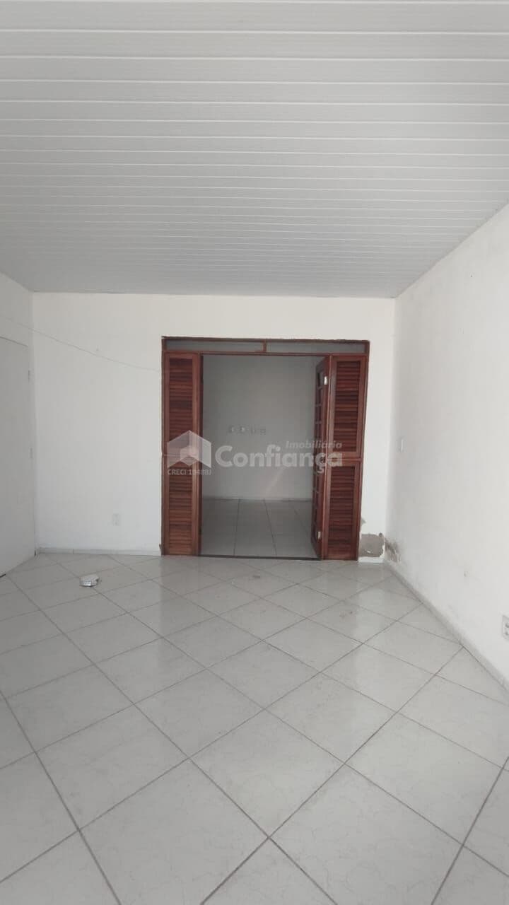 Casa Padrão no bairro Tabapuá - Caucaia