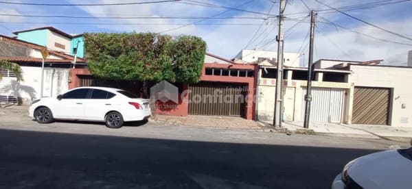 Casa à Venda na Parquelândia em Fortaleza/CE