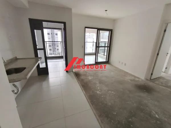 Apartamento no contra piso, 50 metros do metrô.