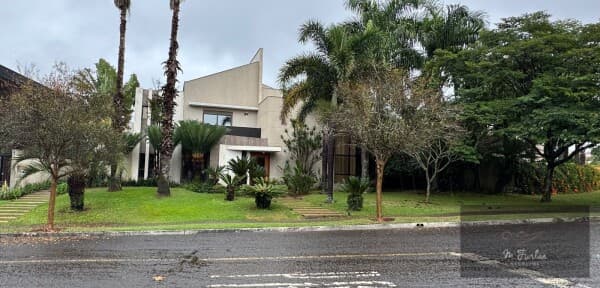 Casa Alto Padrão com excelente oportunidade !