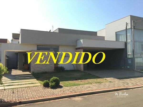 Casa Alto Padrão para Venda em Centro Rolândia-PR