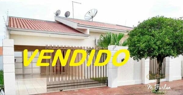 Casa Padrão para Venda em Centro Rolândia-PR